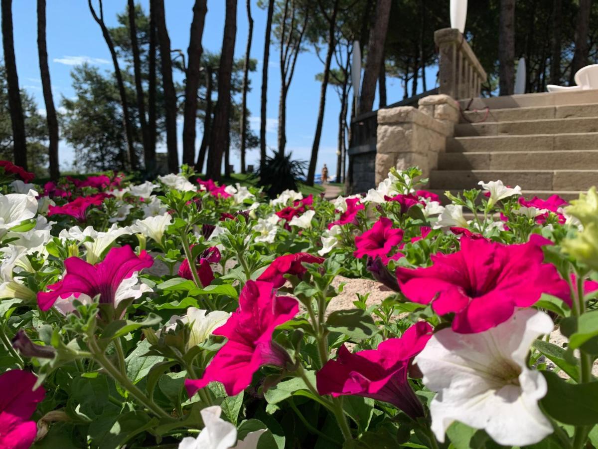 Hotel Beau Rivage Pineta Lido di Jesolo Bagian luar foto