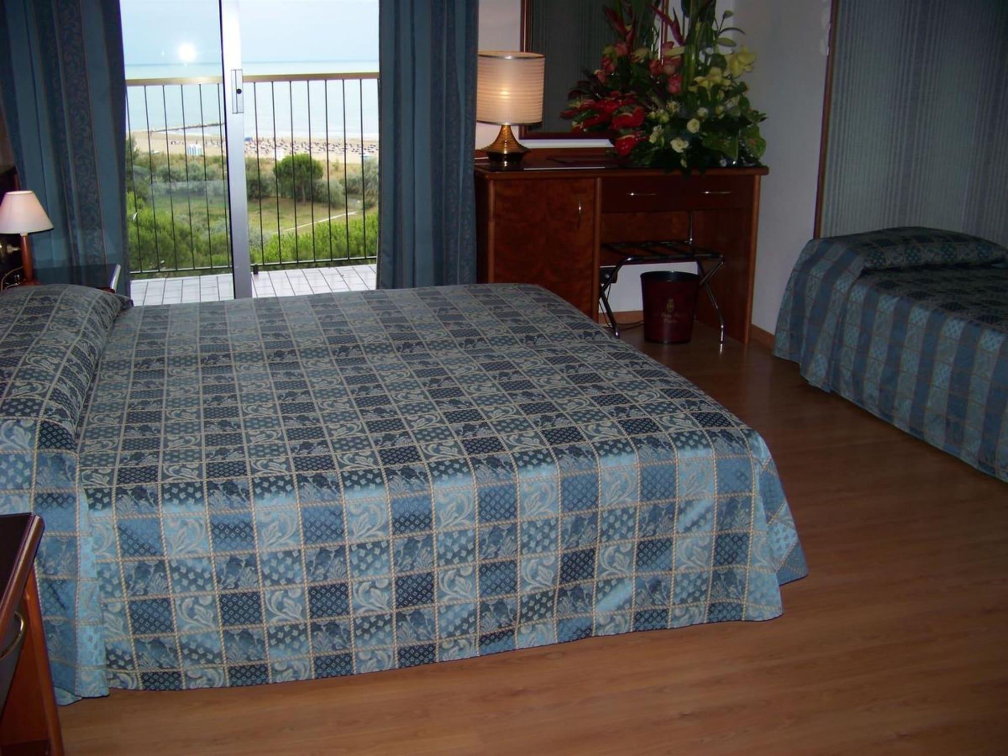 Hotel Beau Rivage Pineta Lido di Jesolo Bagian luar foto