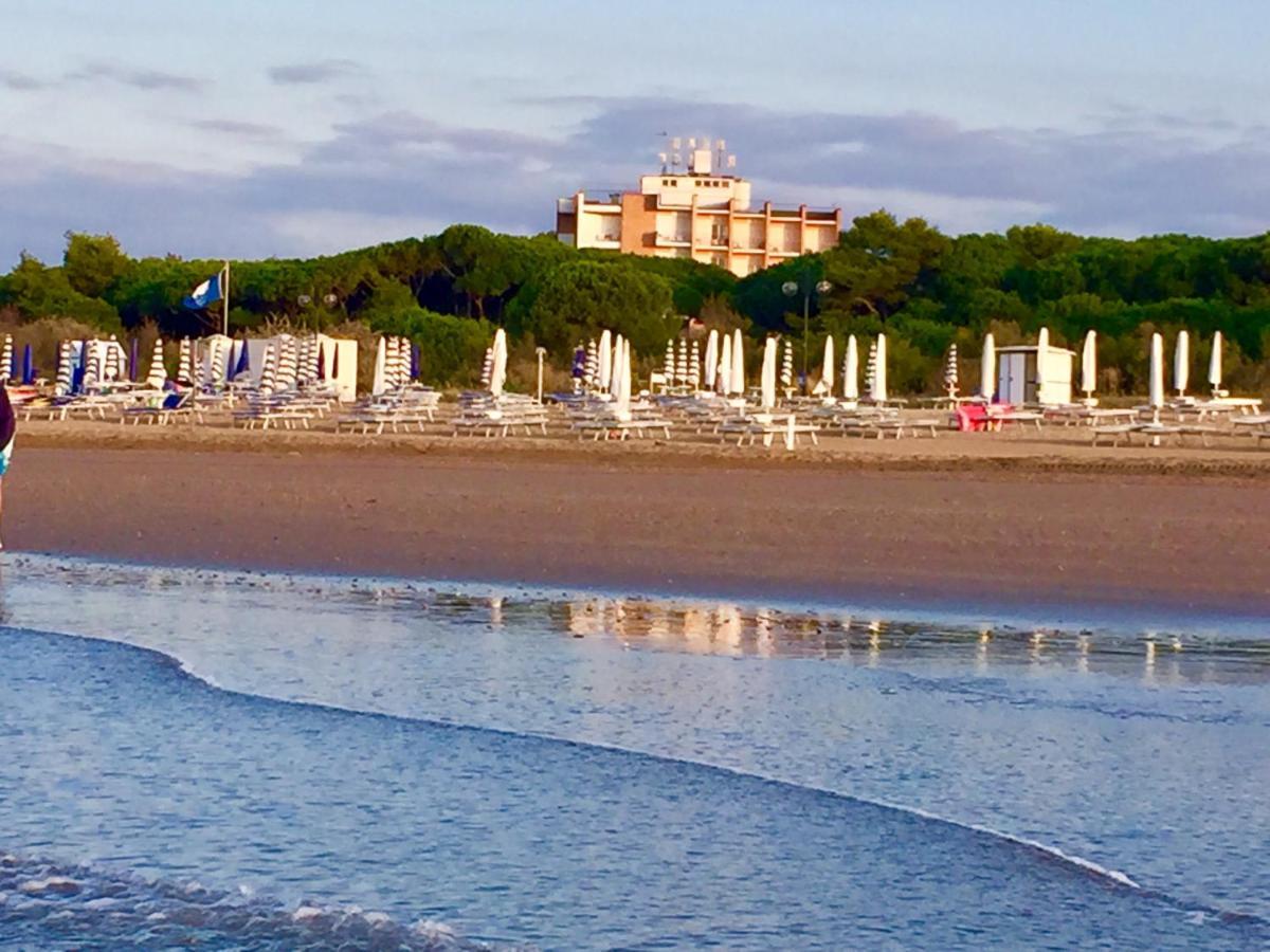 Hotel Beau Rivage Pineta Lido di Jesolo Bagian luar foto