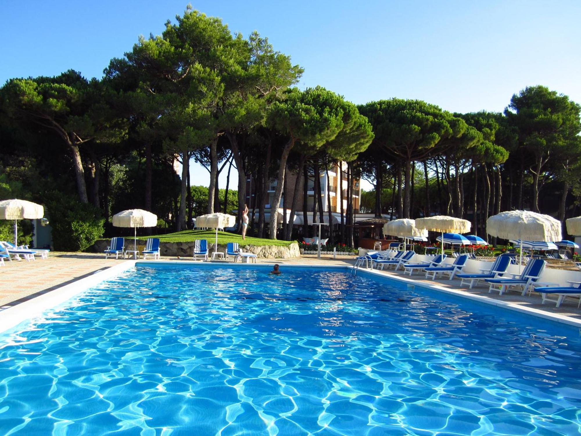 Hotel Beau Rivage Pineta Lido di Jesolo Bagian luar foto
