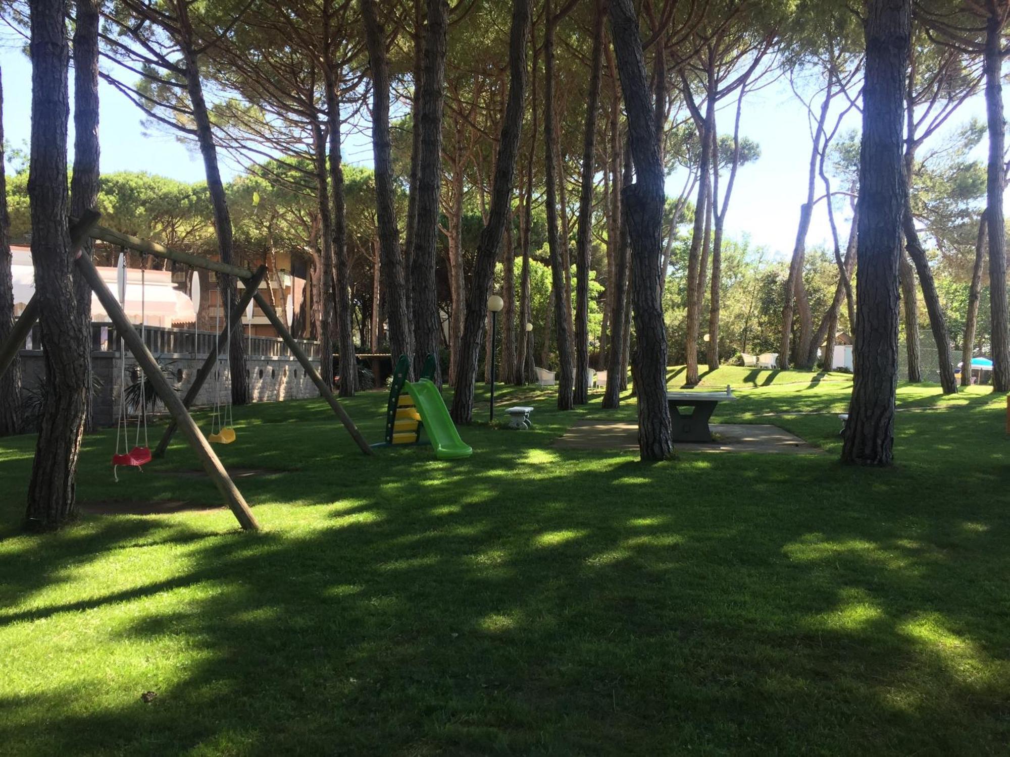 Hotel Beau Rivage Pineta Lido di Jesolo Bagian luar foto