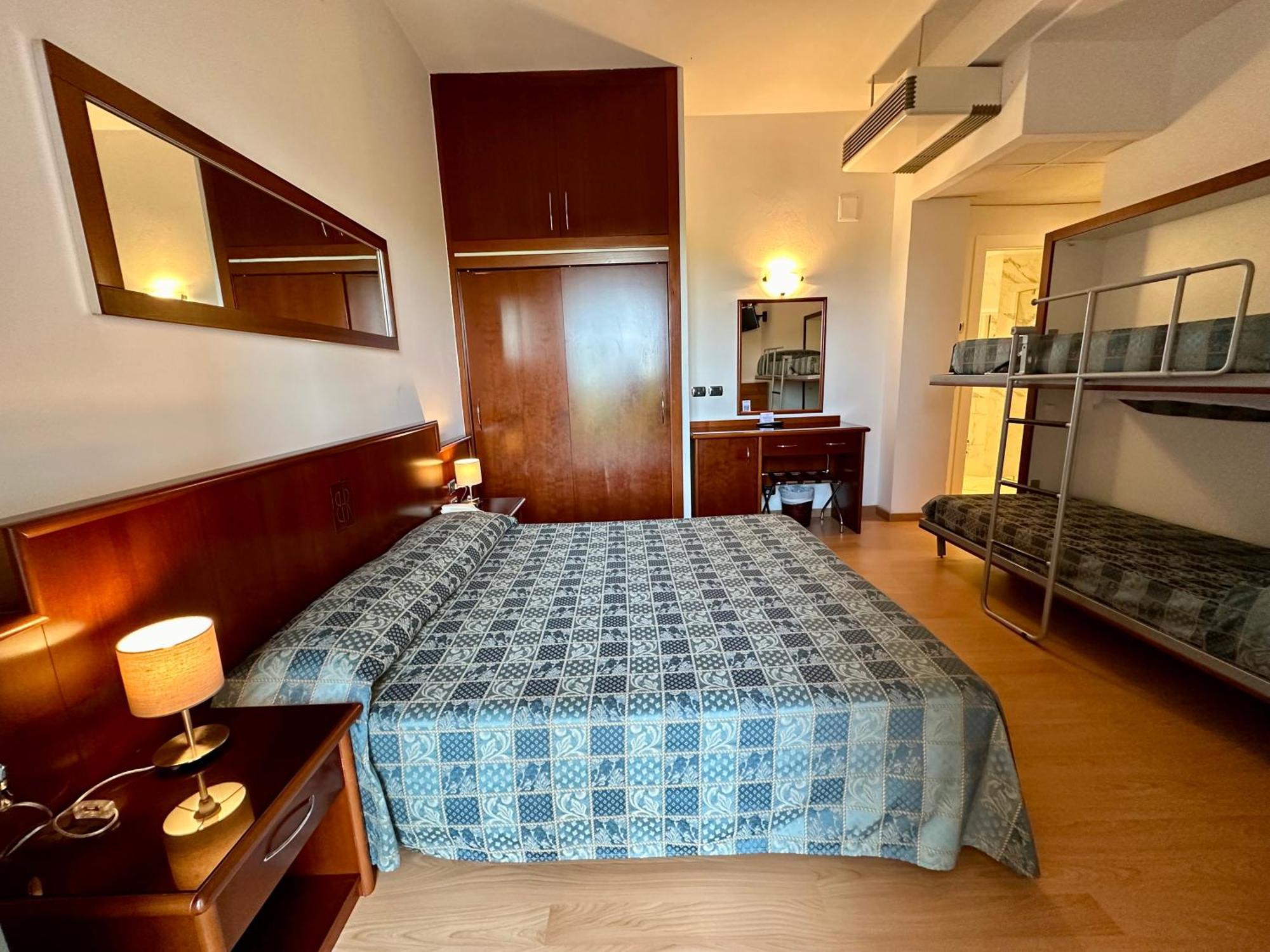 Hotel Beau Rivage Pineta Lido di Jesolo Bagian luar foto
