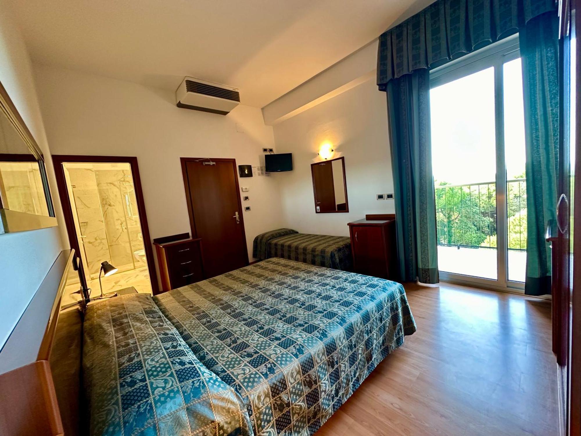 Hotel Beau Rivage Pineta Lido di Jesolo Bagian luar foto