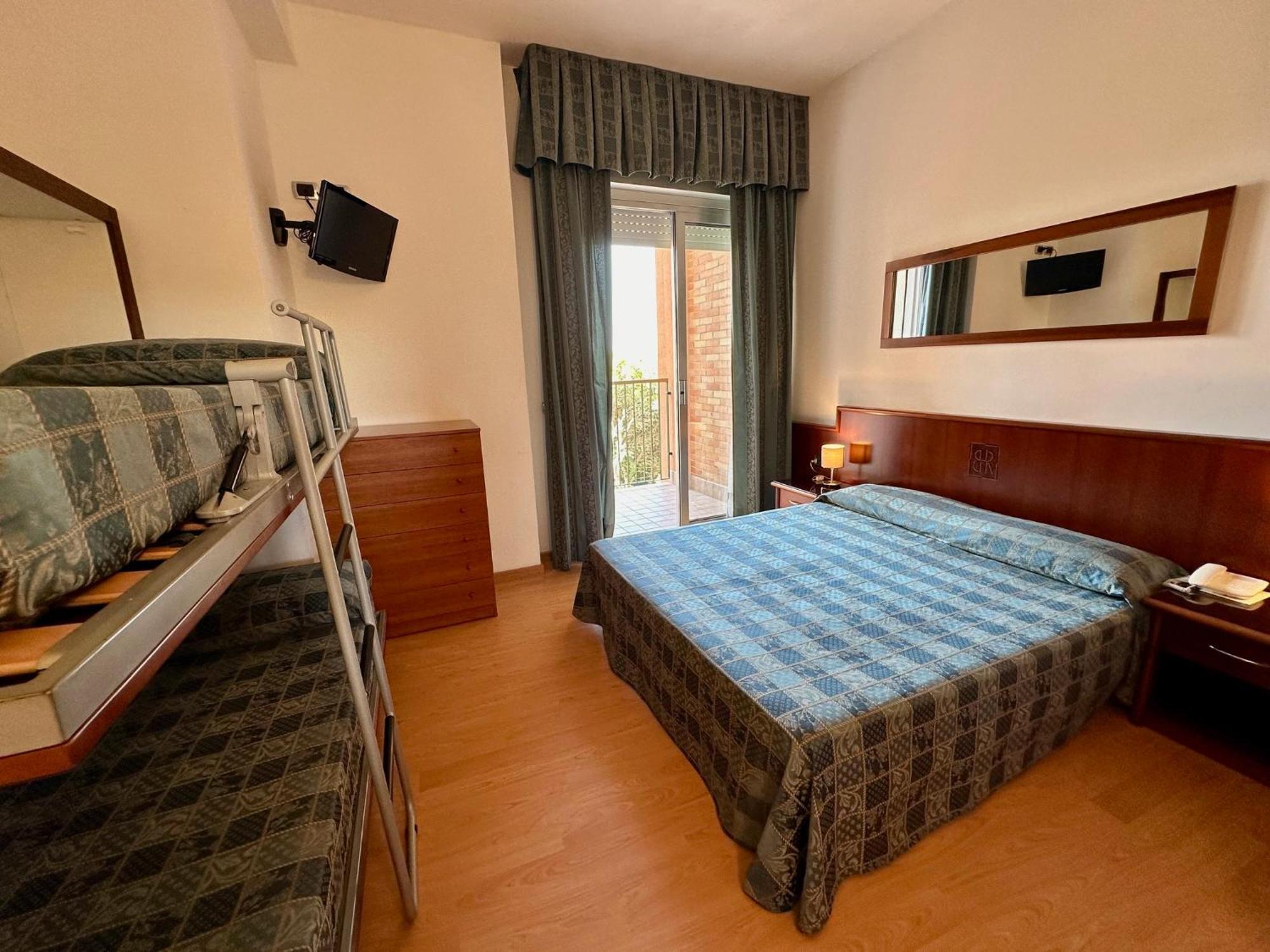 Hotel Beau Rivage Pineta Lido di Jesolo Ruang foto