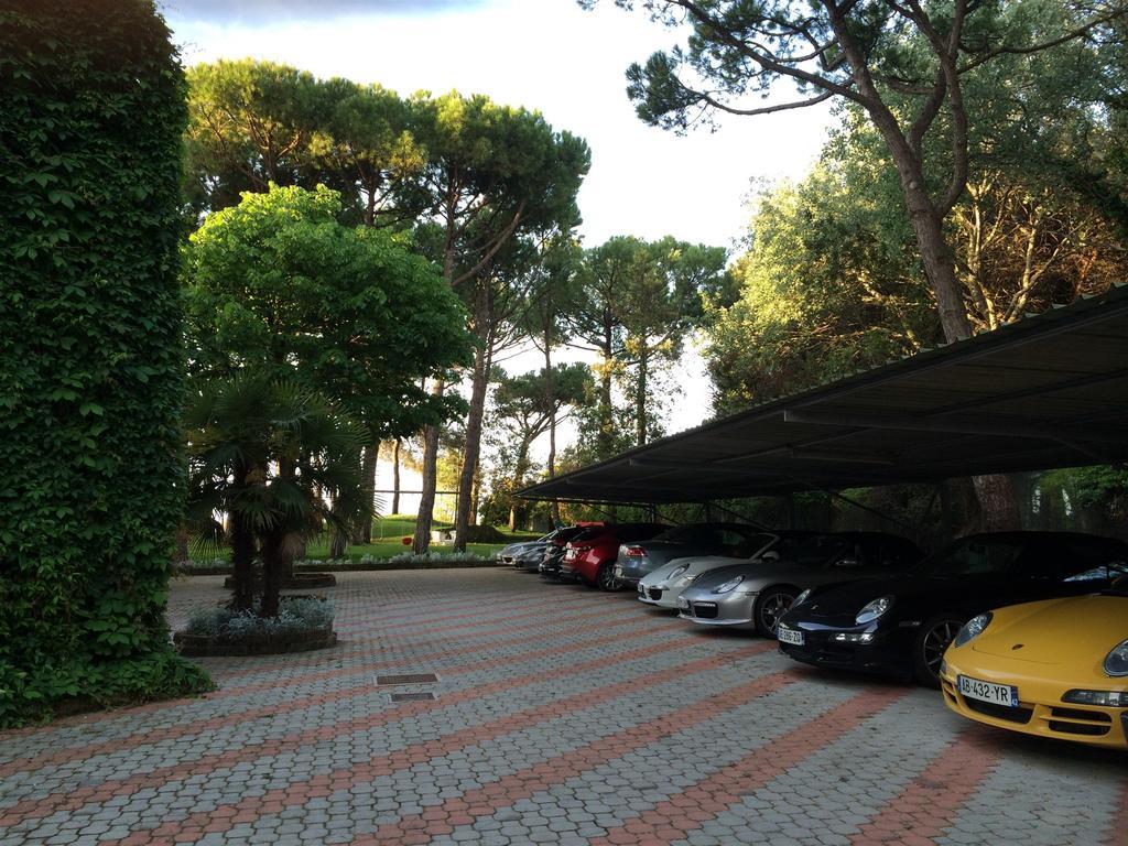 Hotel Beau Rivage Pineta Lido di Jesolo Bagian luar foto
