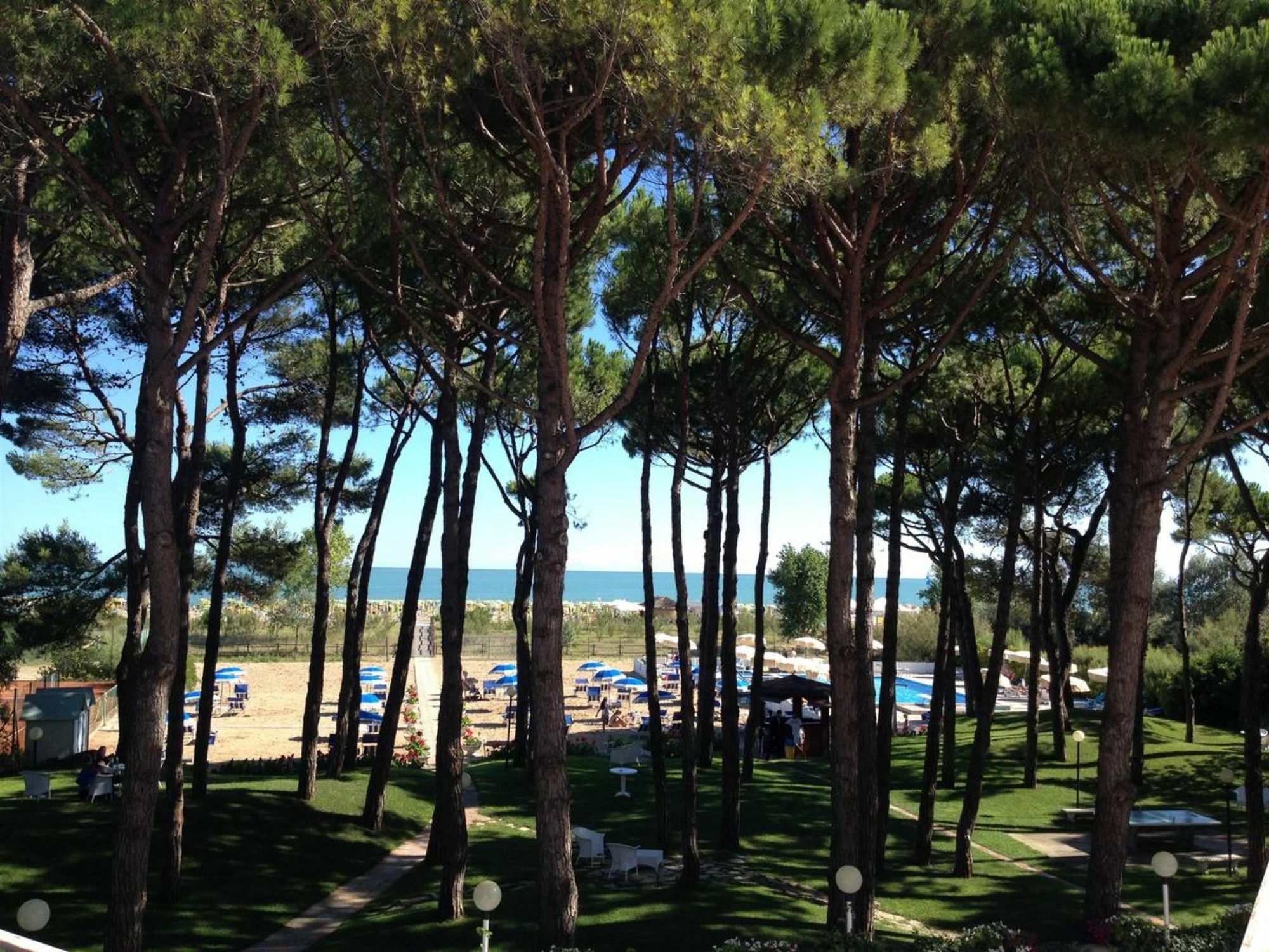 Hotel Beau Rivage Pineta Lido di Jesolo Bagian luar foto